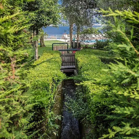 Apartment Mit Seeblick- Bbq Und Gemeinschaftspool By Interhome