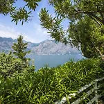 Mit Seeblick- Bbq Und Gemeinschaftspool By Interhome