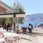 Mit Seeblick- Bbq Und Gemeinschaftspool By Interhome Daire