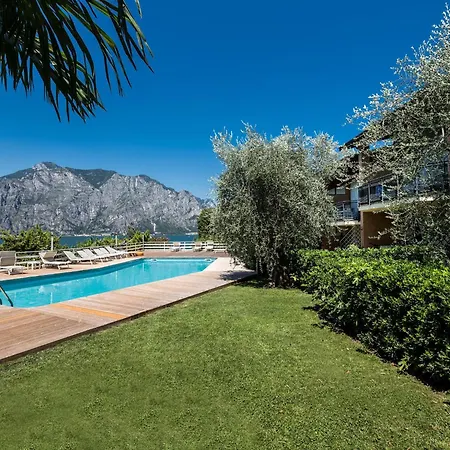 Mit Seeblick- Bbq Und Gemeinschaftspool By Interhome *