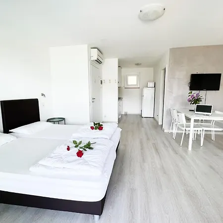 아파트 Mit Seeblick- Bbq Und Gemeinschaftspool By Interhome *
