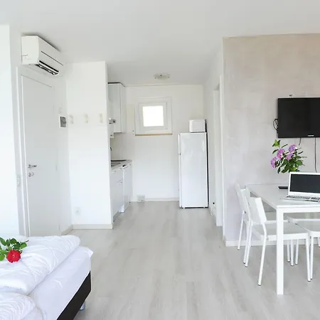 Mit Seeblick- Bbq Und Gemeinschaftspool By Interhome Malcesine