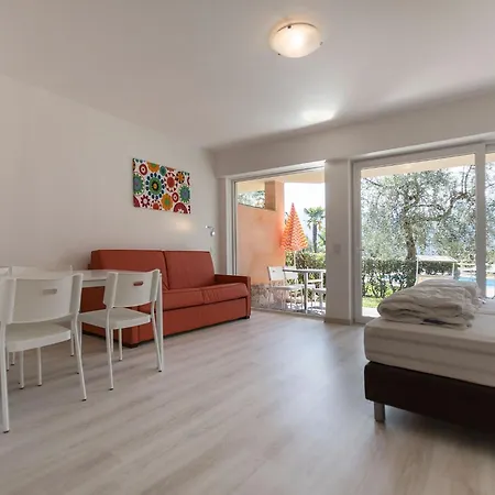 Apartment Mit Seeblick- Bbq Und Gemeinschaftspool By Interhome Malcesine