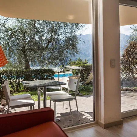 Apartment Mit Seeblick- Bbq Und Gemeinschaftspool By Interhome