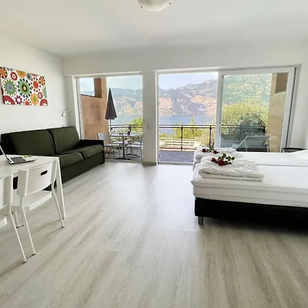 Mit Seeblick- Bbq Und Gemeinschaftspool By Interhome Malcesine