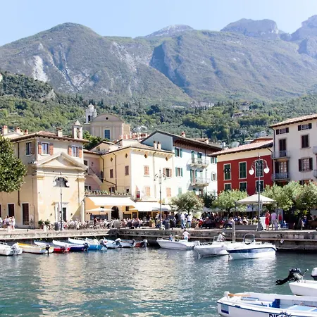 Mit Seeblick- Bbq Und Gemeinschaftspool By Interhome * Malcesine