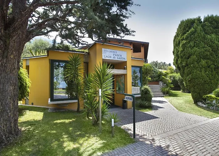 Mit Seeblick- Bbq Und Gemeinschaftspool By Interhome * Malcesine