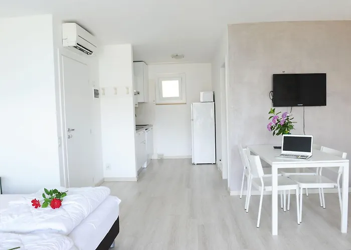 Mit Seeblick- Bbq Und Gemeinschaftspool By Interhome Malcesine