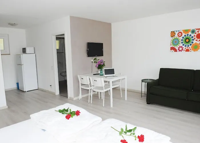 Mit Seeblick- Bbq Und Gemeinschaftspool By Interhome Appartement