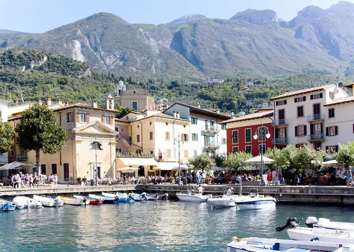 Mit Seeblick- Bbq Und Gemeinschaftspool By Interhome * Malcesine